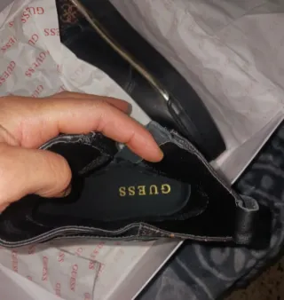 Botines Guess negros y marrones