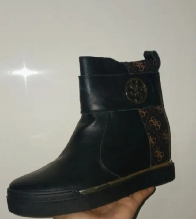 Botines Guess negros y marrones