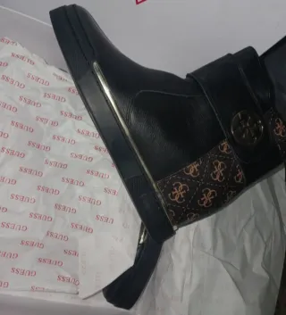Botines Guess negros y marrones