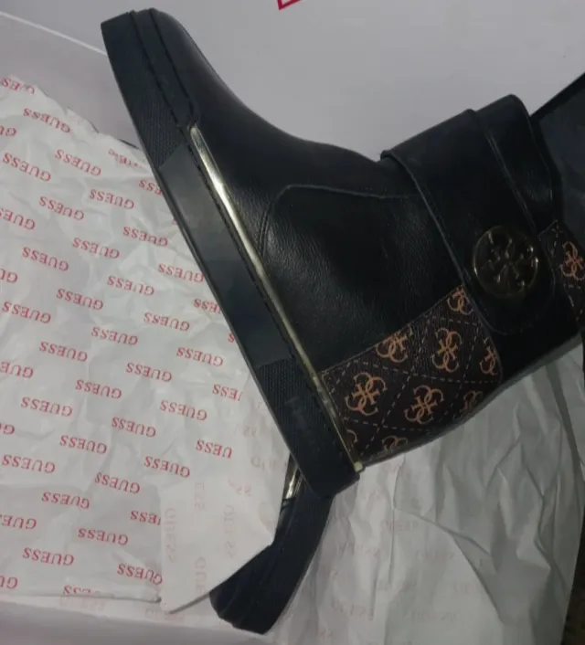 Botines Guess negros y marrones