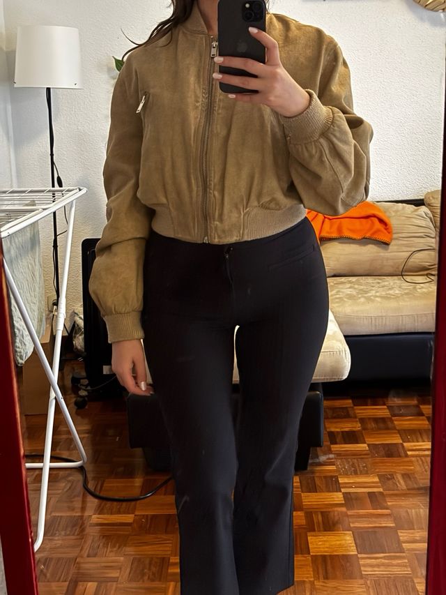 Chaqueta bomber corta Zara beige