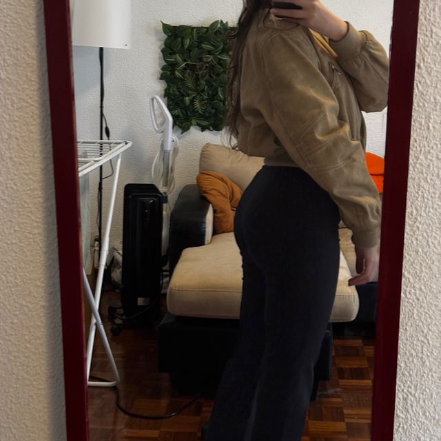 Chaqueta bomber corta Zara beige