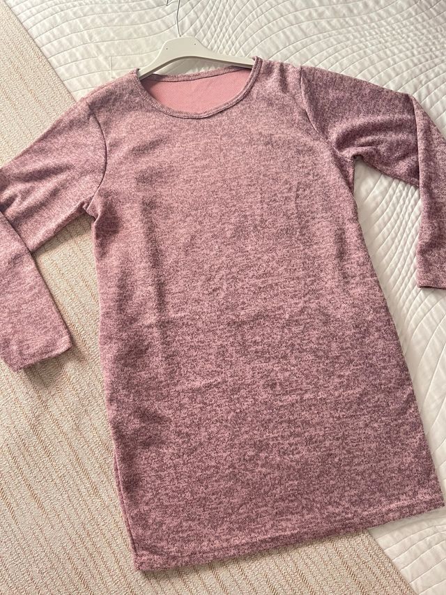 Vestido jaspeado rosa manga larga.