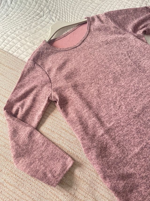 Vestido jaspeado rosa manga larga.