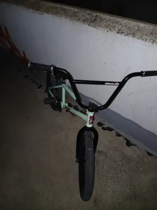 Bicicleta BMX seminueva