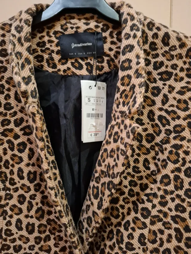 Chaqueta tres cuartos Stradivarius animal print S