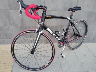 Bicicleta Carretera Felt Z85 Negra y Roja