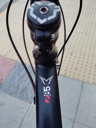 Bicicleta Carretera Felt Z85 Negra y Roja