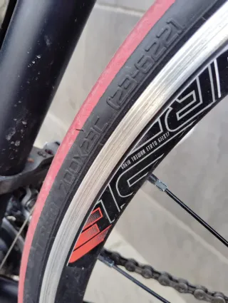 Bicicleta Carretera Felt Z85 Negra y Roja