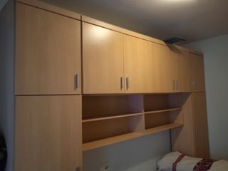 Armario modular de madera color beige