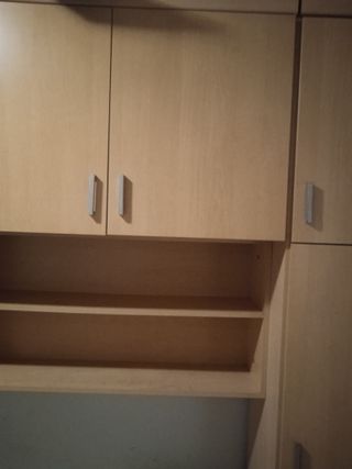 Armario modular de madera color beige