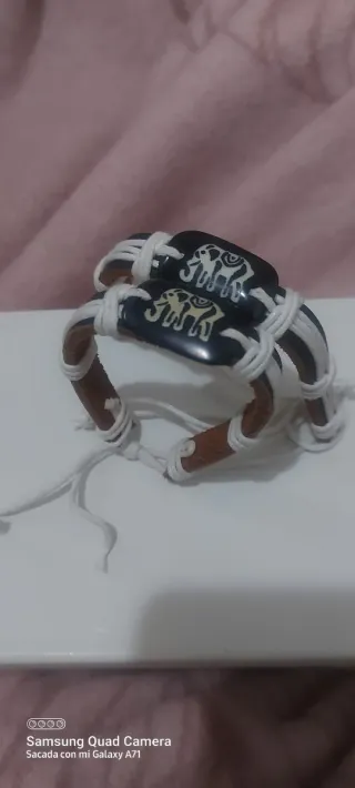 Pulsera cuero con elefantes blancos