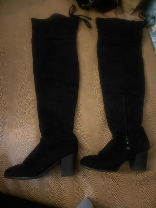 Botas altas negras usadas poco
