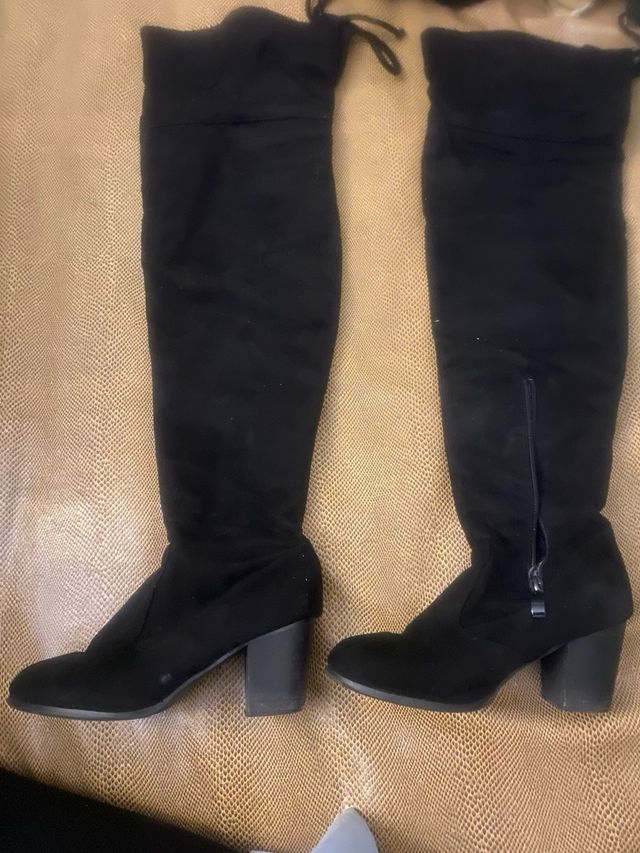 Botas altas negras usadas poco