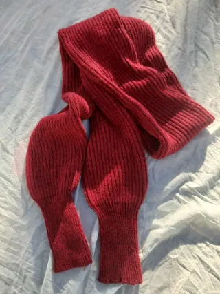 Bufanda roja tipo mangas