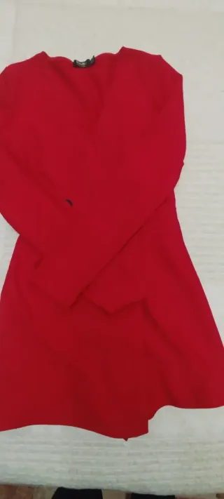 Mono corto rojo con botones