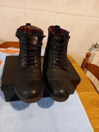 Botas de piel hombre negras
