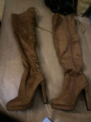 Botas altas marrones con cordones