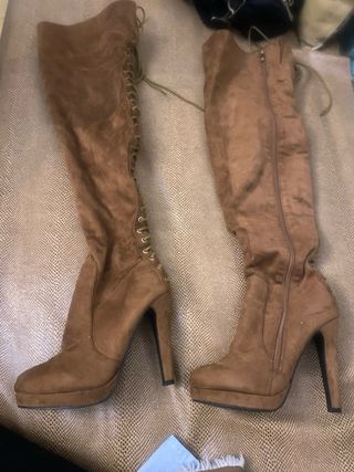 Botas altas marrones con cordones