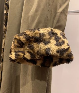 Abrigo reversible estampado leopardo