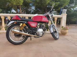 Moto 125cc roja
