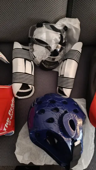 Protecciones Tae Kwon Do 9 años. Marca MOOTO.