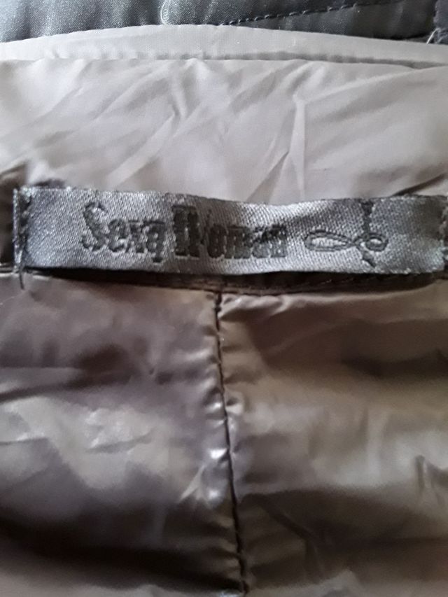 Chaqueta asimétrica de color gris ceniza. Talla S