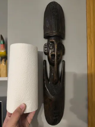 Máscara étnica de madera tallada