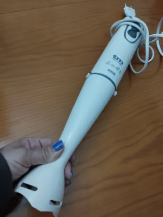 Batidora de mano con vaso