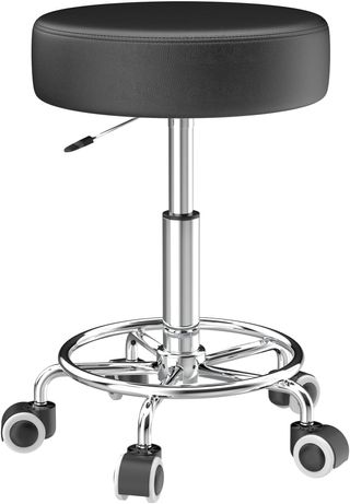 Taburete giratorio regulable en altura.