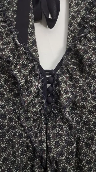 Blusa de flores sin mangas