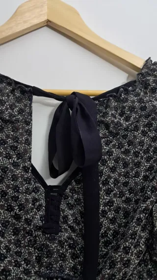 Blusa de flores sin mangas