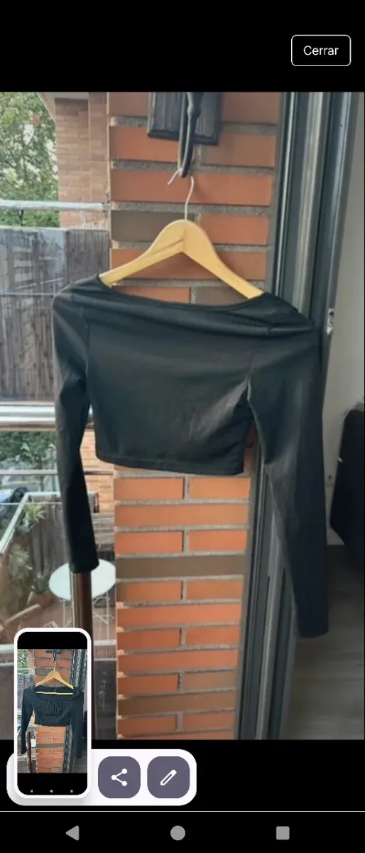 Top negro manga larga escote cuadrado