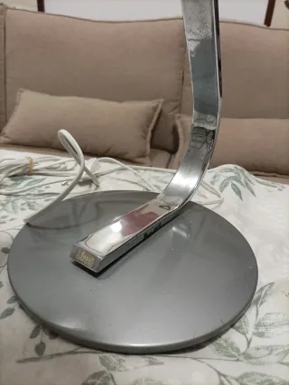 Lámpara de mesa Fase metal plateado