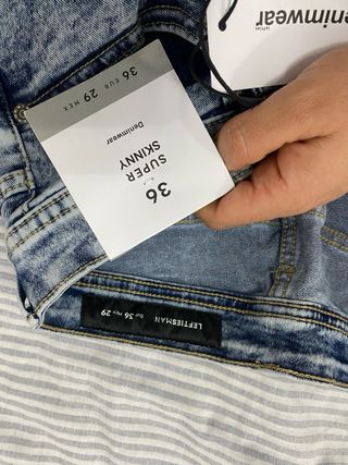 Pantalones vaqueros hombre talla S 5 € cada uno