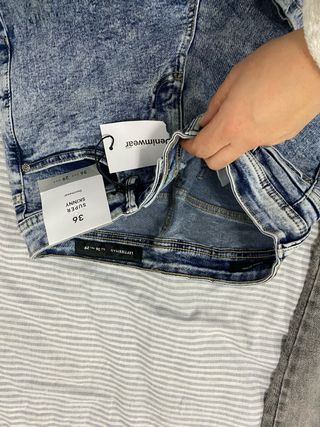 Pantalones vaqueros hombre talla S 5 € cada uno
