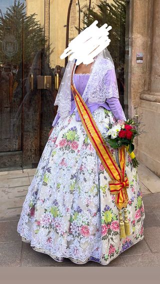 Traje de Fallera blanco y violeta