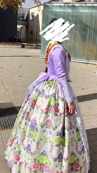 Traje de Fallera blanco y violeta