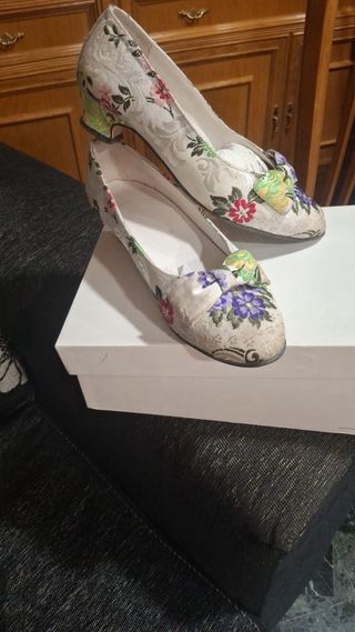 Traje de Fallera blanco y violeta