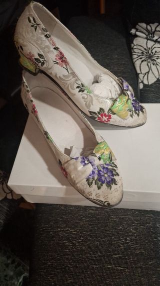 Traje de Fallera blanco y violeta