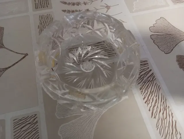 Cenicero de vidrio tallado