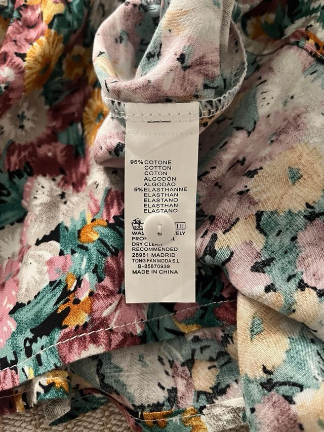 Vestido camisero estampado floral.