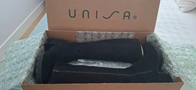 Botas altas UNISA ante negro mujer