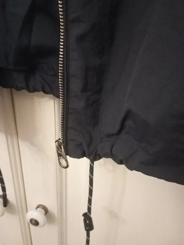 Chaqueta Negra con Capucha Bershka Talla XS