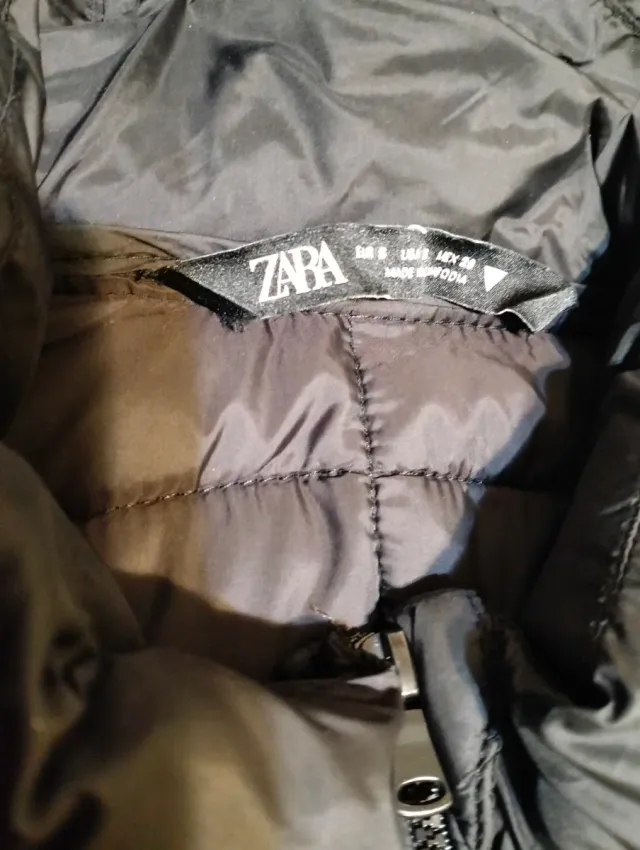 Chaqueta Zara Negra con Gorro Talla S