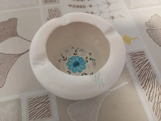 Ceniere in ceramica bianco con motivo floreale