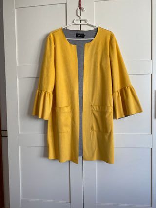 Abrigo amarillo mostaza manga trompeta de Only T S