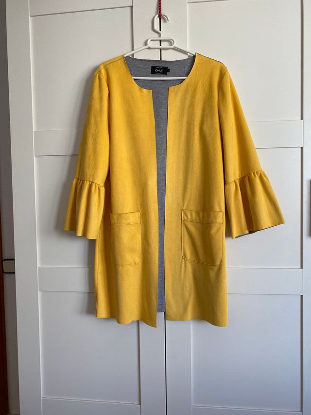 Abrigo amarillo mostaza manga trompeta de Only T S