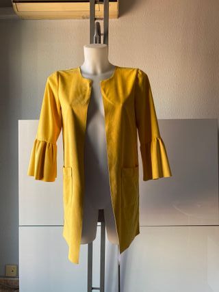 Abrigo amarillo mostaza manga trompeta de Only T S
