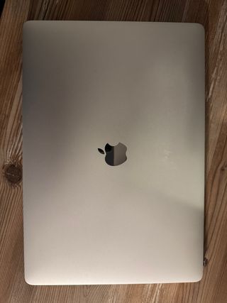 MacBook Pro 15 Touch Bar Plata